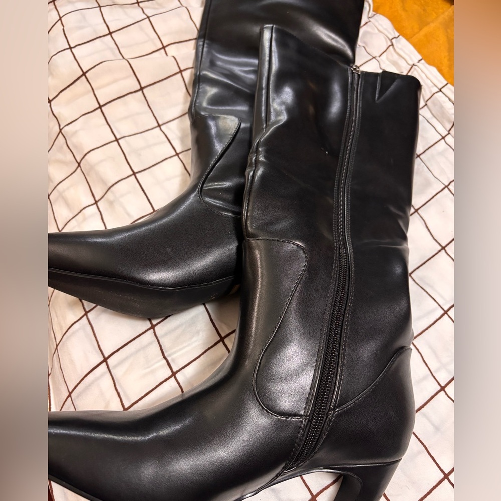 Sleek Black Heeled Boots for Women